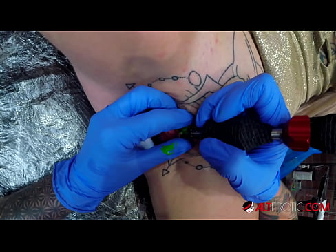 ❤️ Extremt tatuerade snyggingen Sully Savage fick en tatuering på sin klitoris ❤❌ Porno at sv.javarchive.top